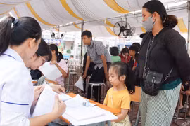 Nắng nóng kéo dài, trẻ dễ mắc bệnh lý nào?