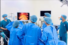 Cắt toàn bộ dạ dày, cứu sống người bệnh ung thư dạ dày, bệnh tim phức tạp