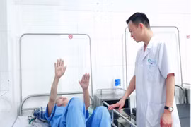 Cứu sống cụ ông hẹp động mạch cảnh trong kèm rung nhĩ, dò động mạch cảnh