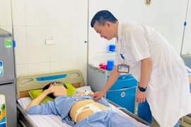 Phụ nữ 54 tuổi phải làm hậu môn nhân tạo vì detox đại tràng 