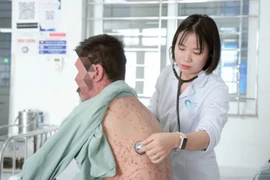 Ban rải rác toàn thân do dùng thuốc Phenylbutazone không rõ nguồn gốc