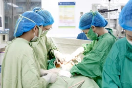 Can thiệp bào thai cứu sống song thai thiếu máu