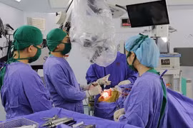 6 giờ căng thẳng cứu bệnh nhân hôn mê do u não lớn chảy máu