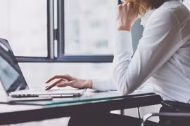 Da lão hóa do làm việc nhiều trước màn hình, cách gì khắc phục?