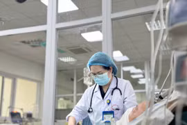 Suy đa tạng nguy kịch vì mang “vi khuẩn ăn thịt người” từ Thái Lan