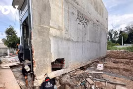  Căn nhà xây nhầm đất người khác ở TP HCM đã được di dời thành công