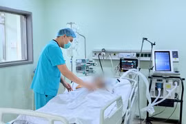 Thanh niên 20 tuổi hôn mê sâu, suy hô hấp vì ngộ độc thuốc lá điện tử