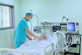 Thanh niên 20 tuổi hôn mê sâu, suy hô hấp vì ngộ độc thuốc lá điện tử