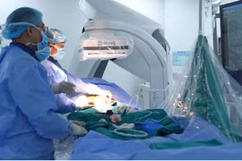 Kỹ thuật Hybrid giành sự sống cho bệnh nhân phình quai động mạch chủ dọa vỡ