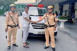 Bé gái hồi phục thần kỳ nhờ được công an mở đường đi cấp cứu