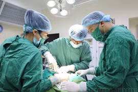 Xuất hiện khối u nhỏ vùng cổ, nữ sinh 16 tuổi phải cắt toàn bộ tuyến giáp