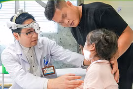 Cắt u nang bạch huyết khổng lồ, cứu bé gái 2 tuổi khỏi nguy kịch