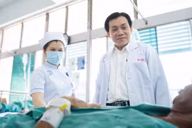 Thói quen ngậm tăm khiến cụ ông 65 tuổi nguy hiểm tính mạng