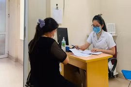 Nữ bác sĩ Khoác lại chiếc áo blouse trắng với trái tim được hồi sinh 