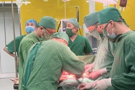 Chạy đua từng phút giây cứu người bệnh vỡ gan, dập ruột