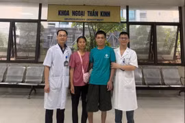 Chủ quan đau lưng, người đàn ông 42 tuổi liệt chân, bí tiểu