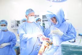 Robot Cori lần đầu tiên hỗ trợ thay khớp gối tại Việt Nam