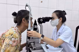 Đau mắt đỏ gia tăng, tự ý dùng thuốc có thể khiến mờ mắt kéo dài