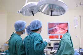 Mệt mỏi, xanh xao, người đàn ông phát hiện u sùi tâm vị