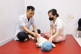 Báo động đỏ cứu bệnh nhi 2 tuổi chấn thương sọ não nặng do ngã cầu thang