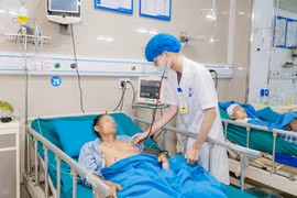 Cứu người đàn ông vỡ khối u gan gây mất máu cấp