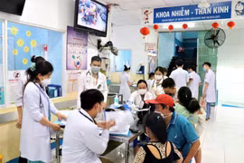 Nhiều trẻ bị tay chân miệng nặng do EV71, Sở Y tế TP HCM cảnh báo