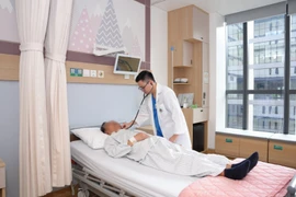 Chiến lược kép cứu người đàn ông tái hẹp mạch vành nghiêm trọng do bỏ thuốc