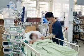 Từ vụ ngộ độc ở Hải Phòng, bác sĩ cảnh báo nguy cơ từ rượu giả