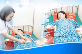 Hơn 3 tháng giữ thai đôi cho sản phụ dọa sinh non từ 22 tuần