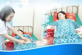 Hơn 3 tháng giữ thai đôi cho sản phụ dọa sinh non từ 22 tuần
