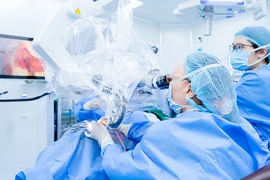 Người phụ nữ điếc, liệt mặt do biến chứng viêm tai giữa