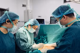 Người phụ nữ có khối u vú phát triển hơn 1kg sau hai năm vì ngại đi khám