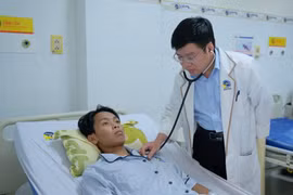 Nhiều người tái sốc sốt xuất huyết suy hô hấp, suy đa màng nguy kịch