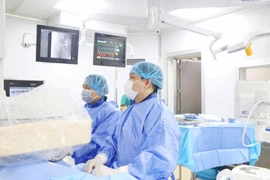 Khẩn cấp vượt 200km đi nút mạch vỡ khối u gan lớn