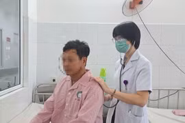 Ho kéo dài hơn 5 tháng không ngờ xương cá mắc trong phổi