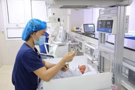 Vài phút “ngược quy trình” cứu 3 mẹ con sản phụ sa dây rốn nguy kịch