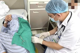 Đau đầu buồn nôn do viêm màng não, 3 virus tấn công gây suy gan cấp