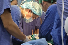 Chơi trung thu thanh niên 16 tuổi bị thanh sắt xuyên thấu từ đầu mặt qua gáy