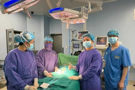 Biến chứng do vùi dương vật, hẹp bao quy đầu