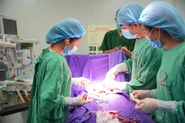 Mổ cấp cứu lấy thai, điều trị thành công cho sản phụ mắc hội chứng HELLP