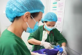 Mổ cấp cứu lấy thai, điều trị thành công cho sản phụ mắc hội chứng HELLP