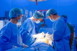 10 giờ phẫu thuật Hybrid, cứu sống ca vỡ phình động mạch chủ phức tạp