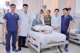 Cứu người bệnh gãy xương đùi, nhiễm trùng đường tiết niệu hôn mê sâu