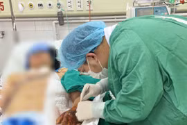 Không giữ gìn vết tiêm cẩn thận, người phụ nữ sốc nhiễm khuẩn nguy kịch