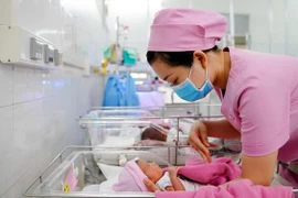 Phụ nữ TP Hồ Chí Minh sinh đủ 2 con trước 35 tuổi được hỗ trợ 5 triệu đồng