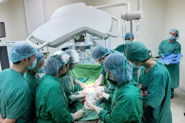 Cứu sản phụ ra máu, sinh non do rau tiền đạo trung tâm