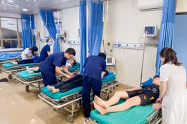 4 học sinh sốc phản vệ do ong đốt sau buổi tổng kết năm học