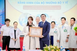 Bộ Y tế khen thưởng ê-kíp thông tim cứu thai nhi Singapore