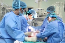 Ca ghép gan bất đồng nhóm máu ở người lớn đầu tiên tại Việt Nam