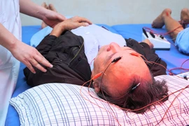 Kết hợp y học hiện đại và y học cổ truyền phục hồi di chứng đột quỵ